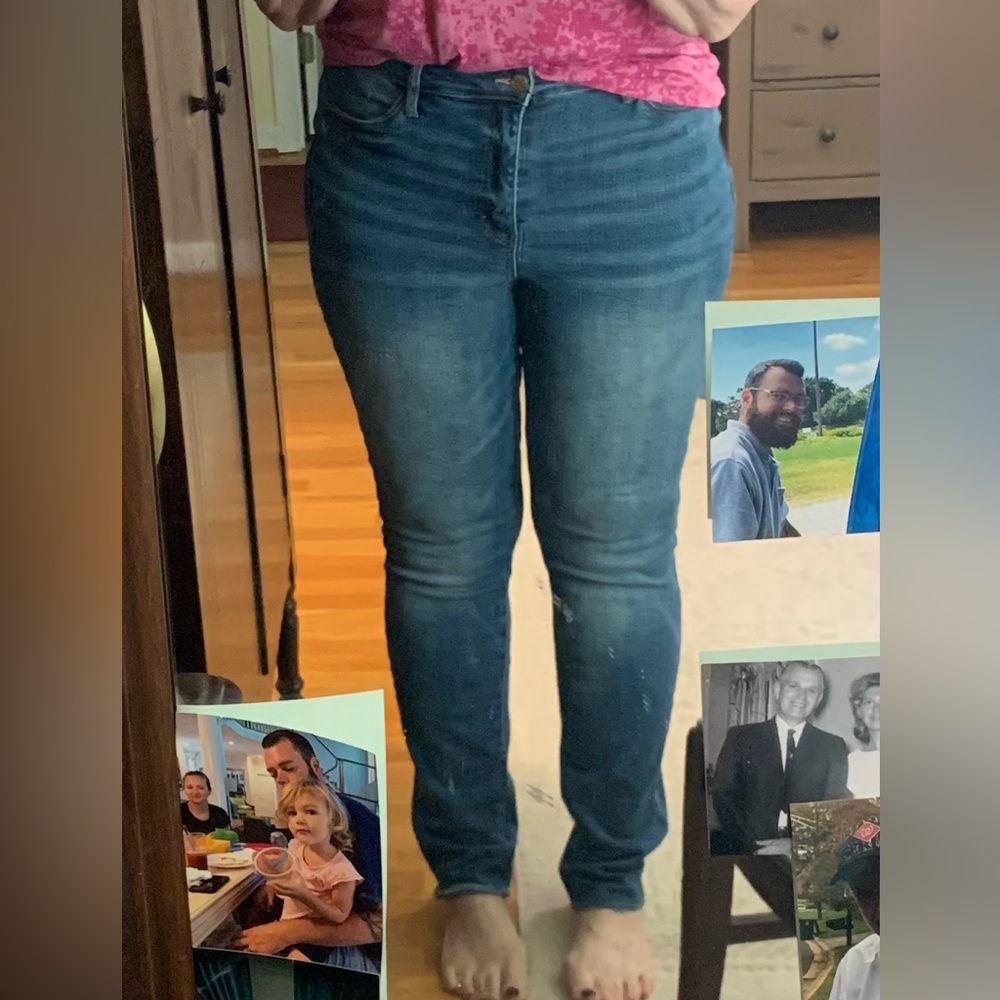 Judy Blue - 13 x 31 - distressed straight legs jeans.